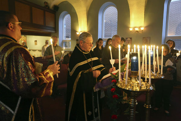 Father Andrew  reading the Passion Gospels .